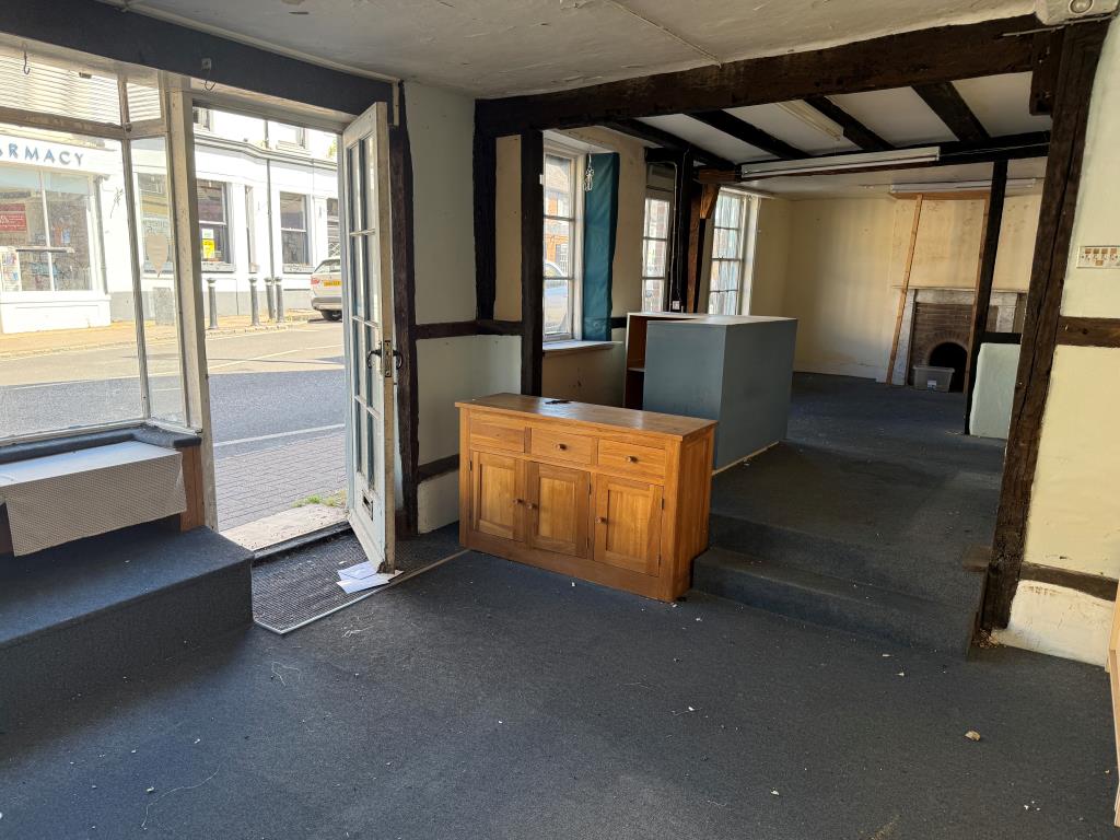 Lot: 22 - SUBSTANTIAL MIXED USE PERIOD PROPERTY WITH DEVELOPMENT POTENTIAL - Internal view of ground floor retail areas